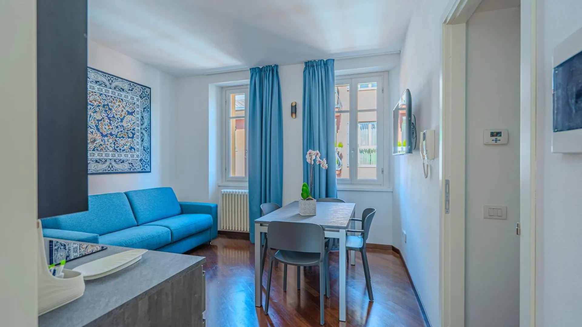 Greenlake Como Apt & Parking