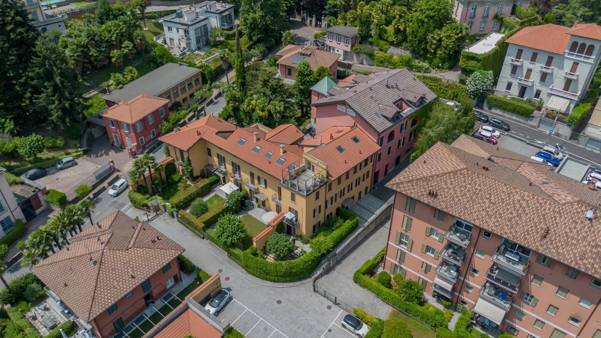 Greenlake Como Apt & Parking